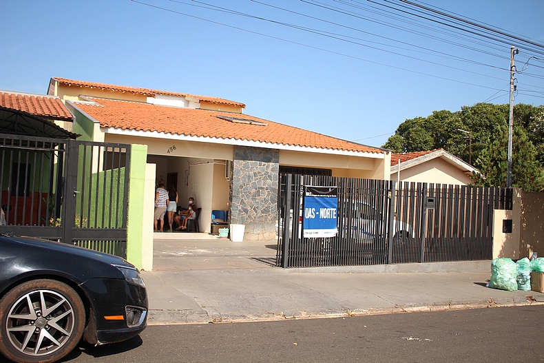 UBS Norte improvisada em casa na Rua Amazonas (Foto: Eduardo Imperador)