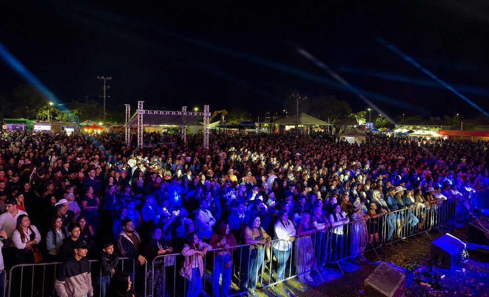 Primeira noite de Expoagro lota recinto Miguel Rodrigues da Silva
