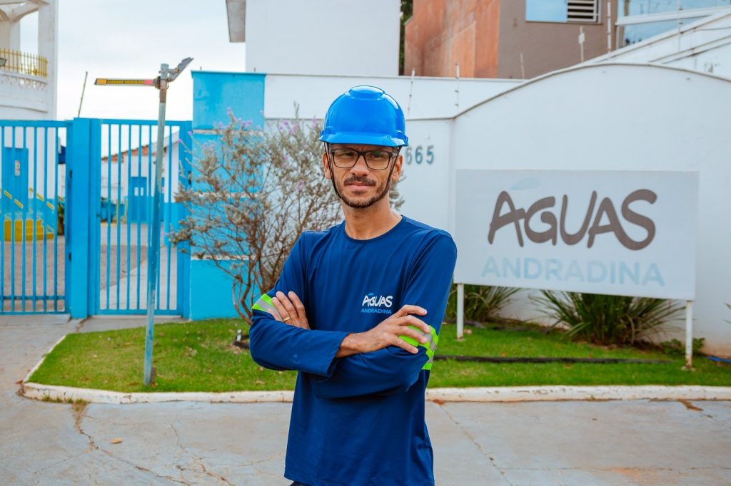 Águas Andradina homenageia profissionais da linha de frente: os encanadores